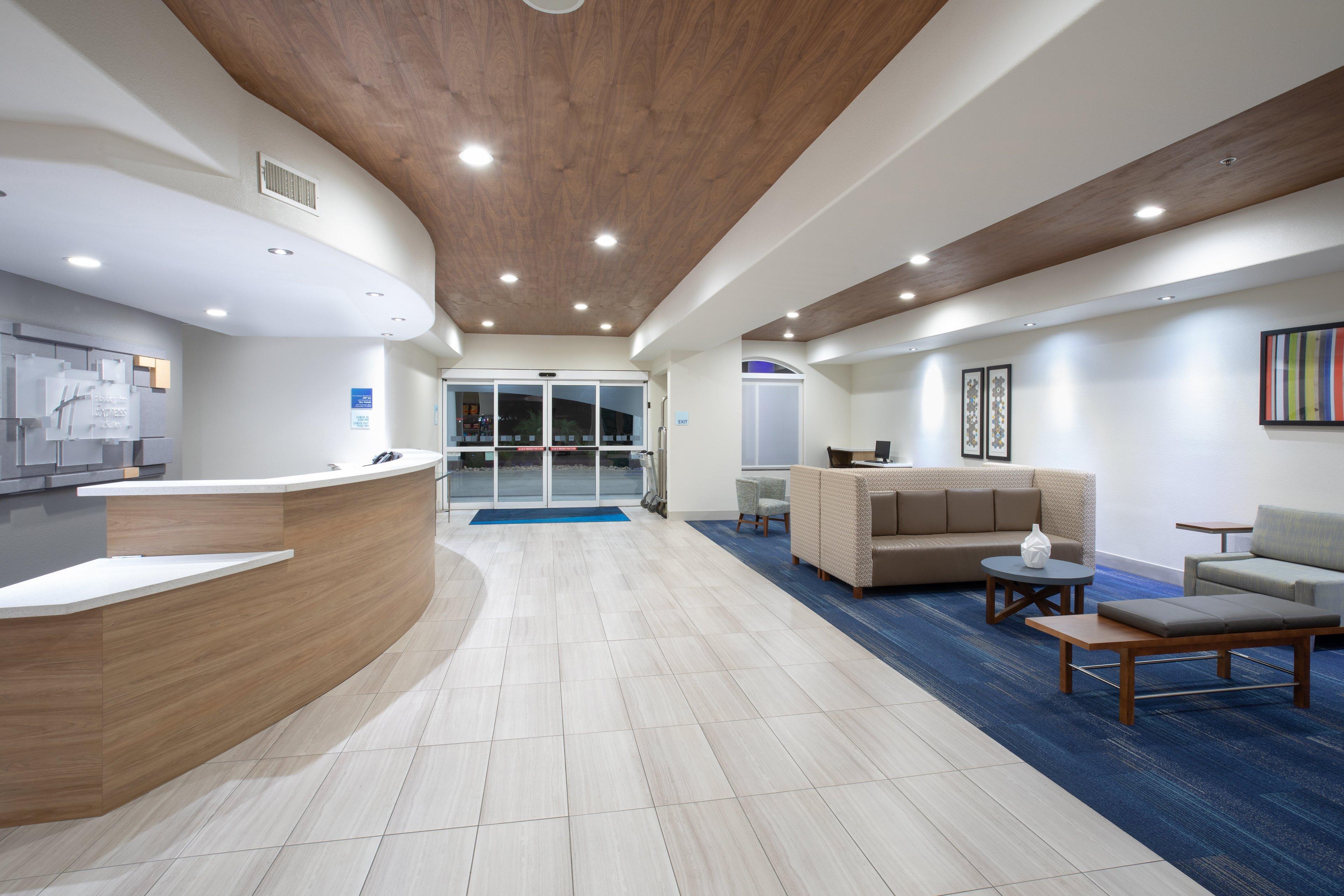 Holiday Inn Express & Suites Yosemite Park Area By Ihg Chowchilla Exterior photo