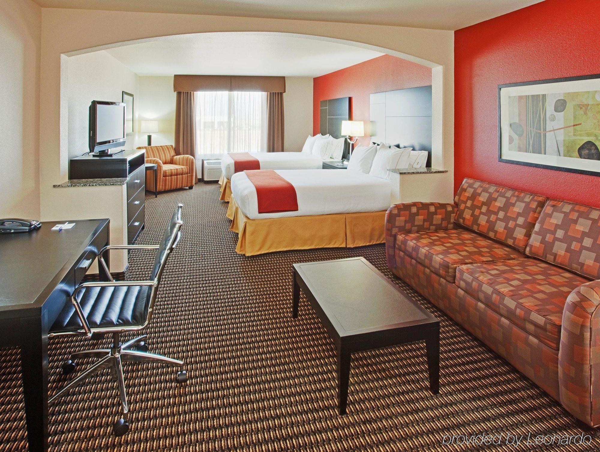 Holiday Inn Express & Suites Yosemite Park Area, An Ihg Hotel Chowchilla Room photo
